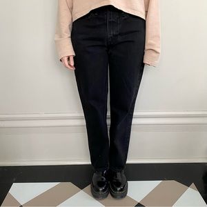 Vintage Levi’s 516 high-waisted black jeans. 🖤